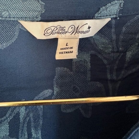 The Pioneer Woman Blue Button Front Women’s Blouse Size Large - Picture 6 of 10